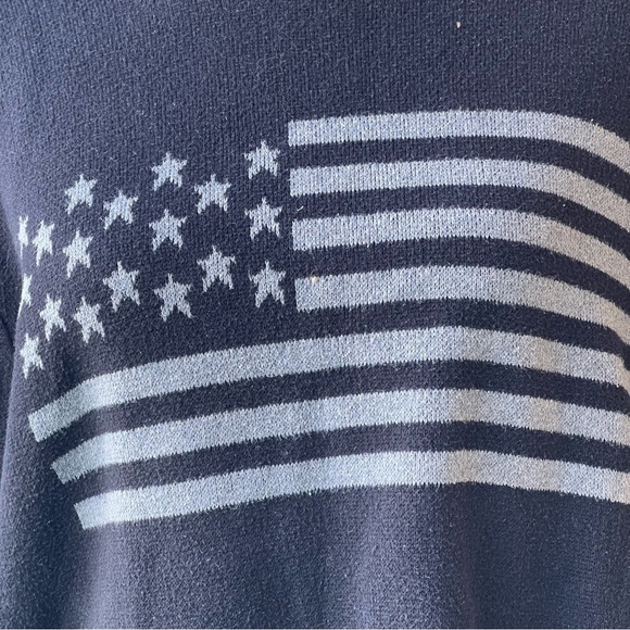 Navy blue American  flag sweater - Picture 4 of 5